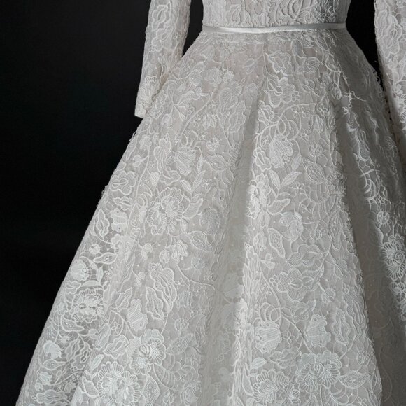 Preloved US6 Anna Augusta Modest Style Guipure Lace Bridal Gown - Picture 4 of 8